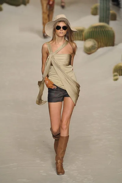 Look 13
